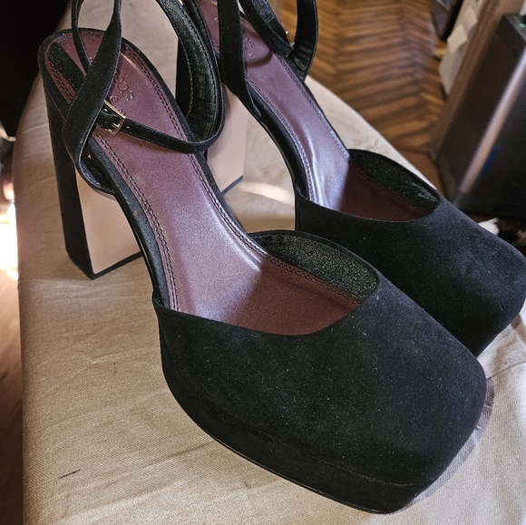 ASOS DESIGN Peaked platform high heeled shoes in black - Picture 5 of 8